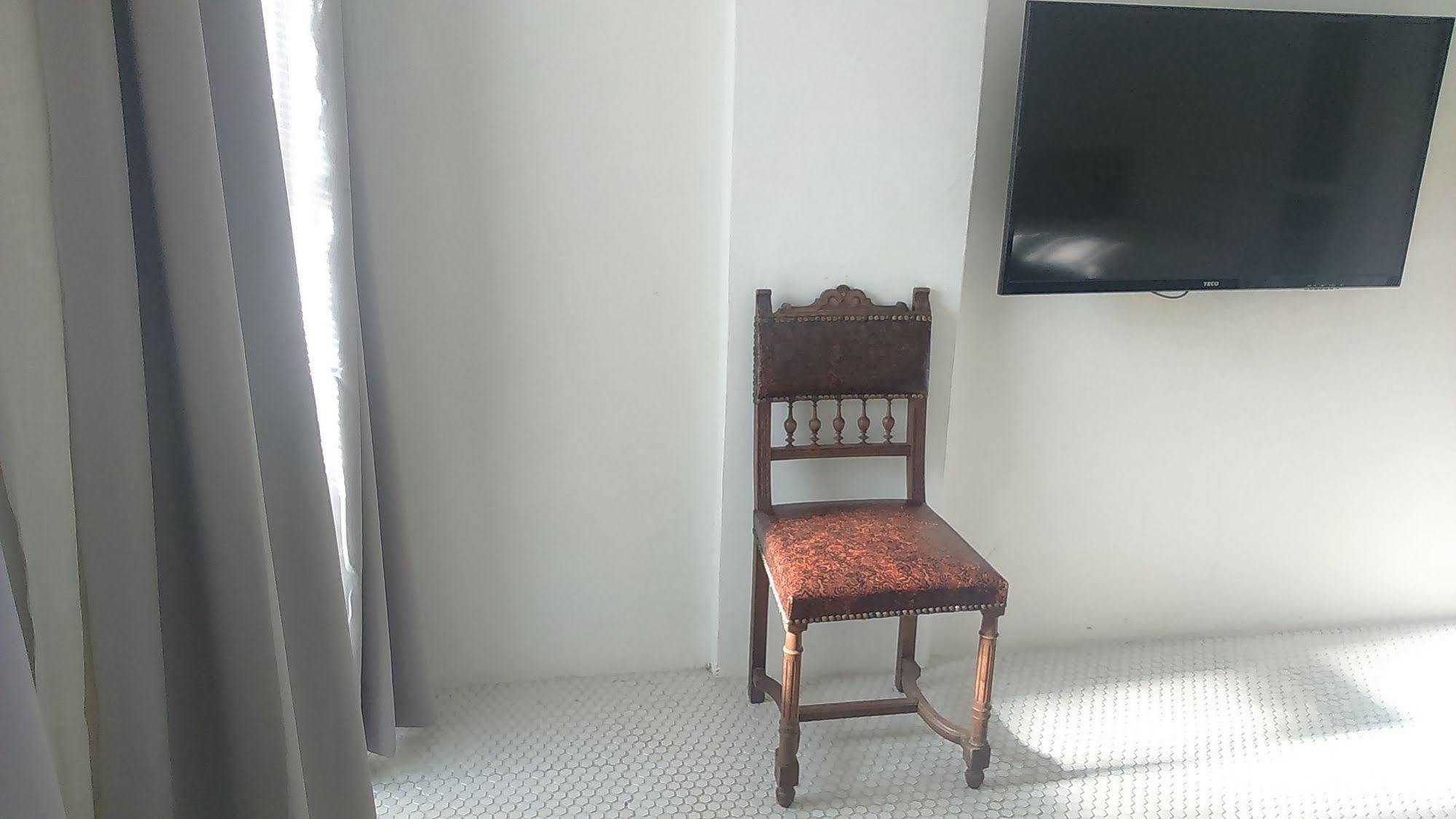 白狗公寓amo B&B市區金三角 東大門夜市 Hualien Eksteriør billede